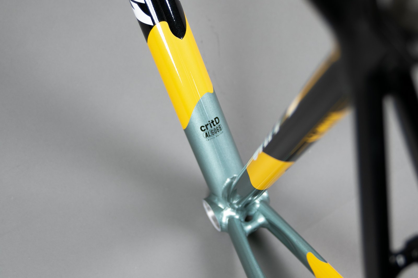 ENGINE11 — CritD Track Frame Set Black/Yellow